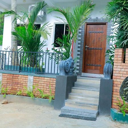 Star Rain Tour Inn Ratnapura Bagian luar foto